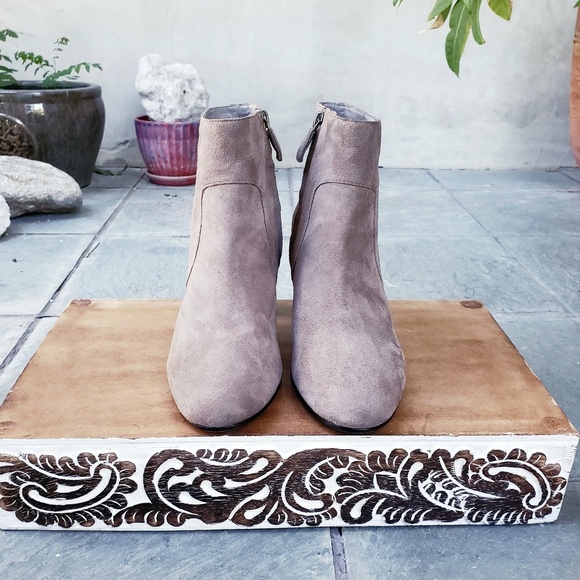 Elegant Chic Eileen Fisher Booties - Picture 4 of 8